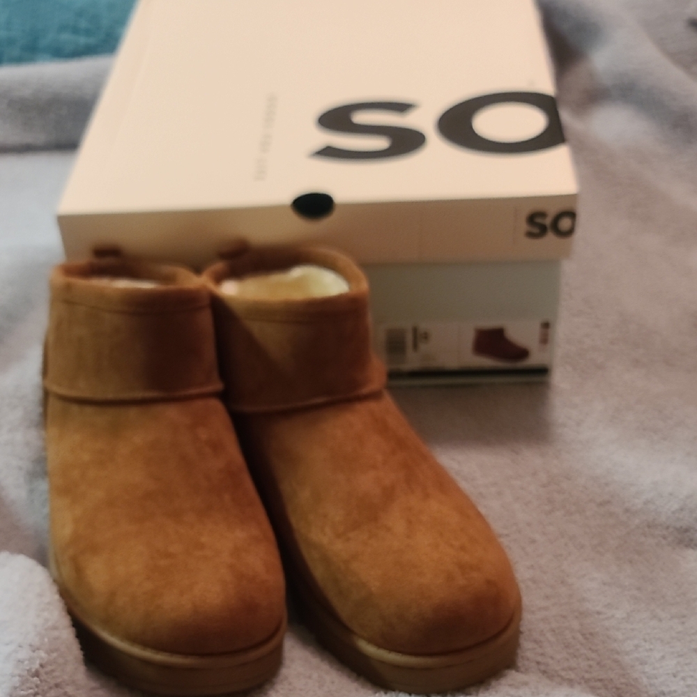 NIB**Ankle UGG STYLE Boots- Chestnut